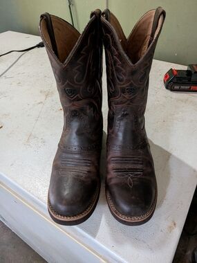 Ariat Brown Leather Western Pull-On Boots with Decorative Stitching